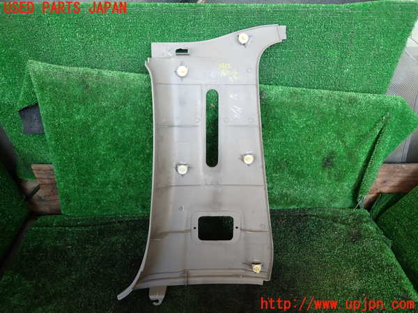 1UPJ-9236127665]ハイエースワゴン100系(RZH101G)右センターピラートリム 中古_2