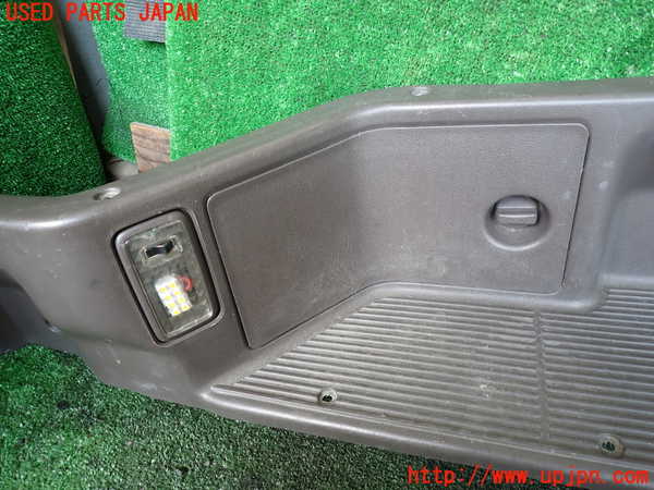 1UPJ-9236127740]ハイエースワゴン100系(RZH101G)スカッフプレート 中古_2