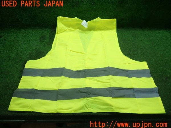 3UPJ=9236140001]ベンツ C200 ステーションワゴン(205242C S205)純正 A0005833500 セーフティーベスト 反射ベスト 蛍光ベスト 中古_4