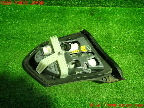 1UPJ-9236141550]ベンツ C200 ステーションワゴン(205242C)(205)右リアフィニッシャー 中古_3