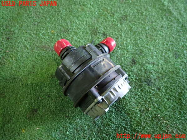 1UPJ-9236142110]ベンツ C200 ステーションワゴン(205242C)(205)ウォーターポンプ 中古_2