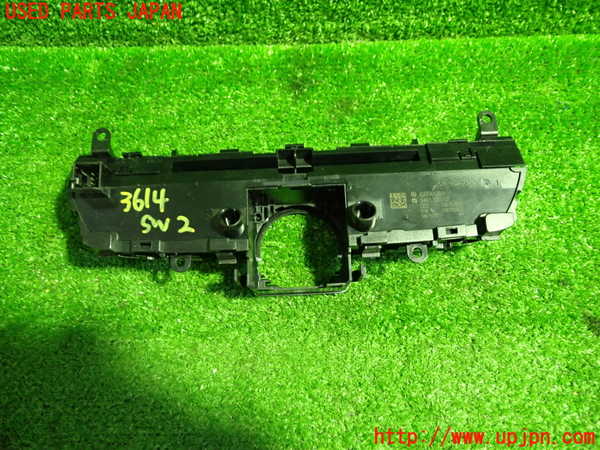 1UPJ-9236146307]ベンツ C200 ステーションワゴン(205242C)(205)スイッチ2 (オーディオメニュー、ハザード他) 中古_2