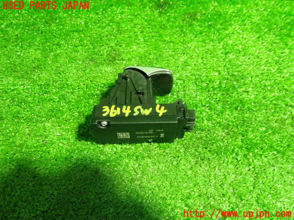 1UPJ-9236146309]ベンツ C200 ステーションワゴン(205242C)(205)スイッチ4 (電動パーキングブレーキ) 中古_3