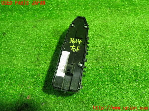 1UPJ-9236146240]ベンツ C200 ステーションワゴン(205242C)(205)右前パワーウィンドウスイッチ 中古_3