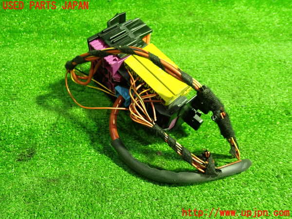 1UPJ-9236146743]ベンツ C200 ステーションワゴン(205242C)(205)ヒューズボックス3 中古_3