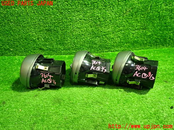 1UPJ-9236147528]ベンツ C200 ステーションワゴン(205242C)(205)エアコン吹き出し口3 (真中) 中古_3