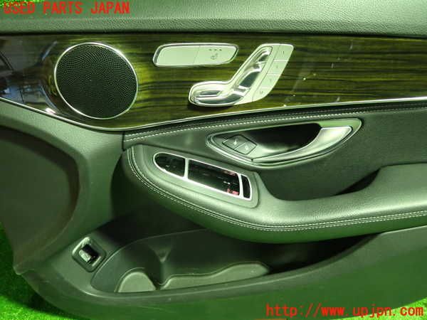 1UPJ-9236141234]ベンツ C200 ステーションワゴン(205242C)(205)右前ドア内張り 中古_2