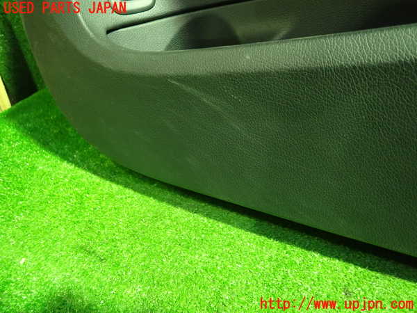 1UPJ-9236141234]ベンツ C200 ステーションワゴン(205242C)(205)右前ドア内張り 中古_3