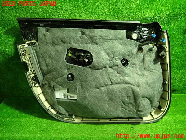 1UPJ-9236141234]ベンツ C200 ステーションワゴン(205242C)(205)右前ドア内張り 中古_4