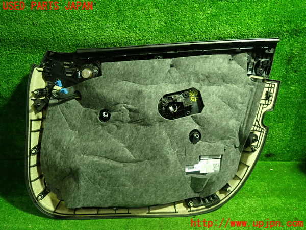 1UPJ-9236141264]ベンツ C200 ステーションワゴン(205242C)(205)左前ドア内張り 中古_3