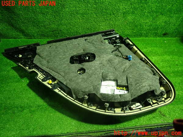 1UPJ-9236141294]ベンツ C200 ステーションワゴン(205242C)(205)右後ドア内張り 中古_3