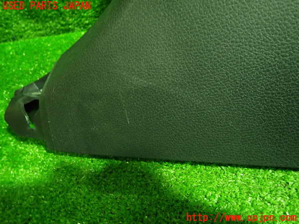 1UPJ-9236147665]ベンツ C200 ステーションワゴン(205242C)(205)右センターピラートリム 中古_2