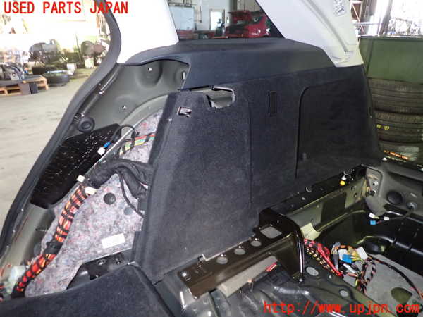 1UPJ-9236147675]ベンツ C200 ステーションワゴン(205242C)(205)右リアピラートリム 中古_3