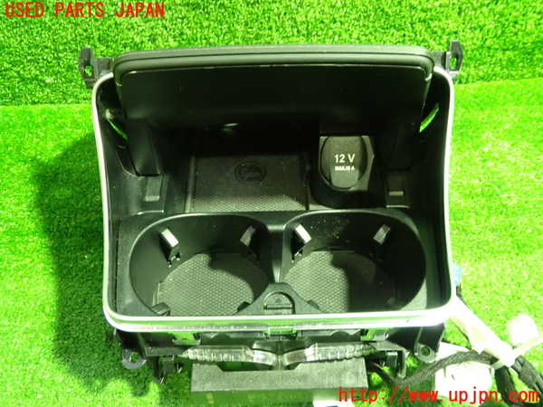 1UPJ-9236147810]ベンツ C200 ステーションワゴン(205242C)(205)ドリンクホルダー 中古_2
