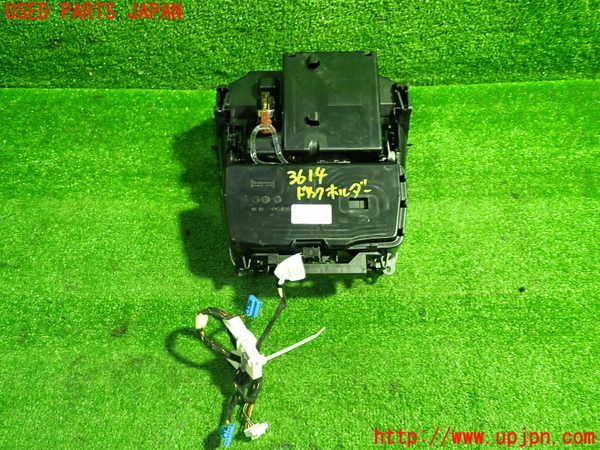 1UPJ-9236147810]ベンツ C200 ステーションワゴン(205242C)(205)ドリンクホルダー 中古_3