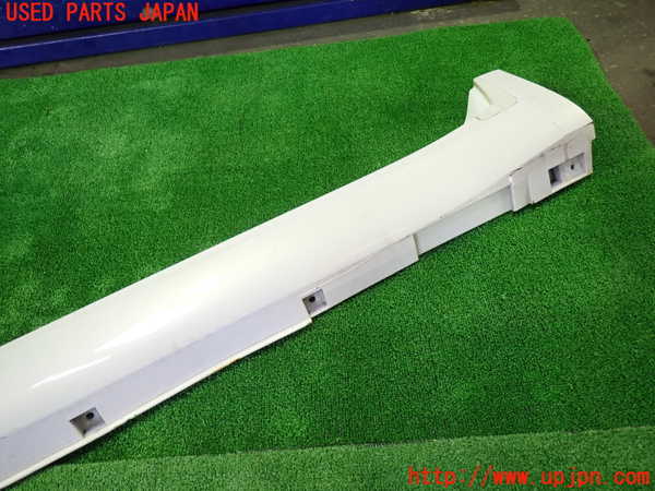 1UPJ-9236151392]スカイライン(V36)左サイドステップ 中古_2