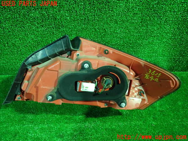 1UPJ-9236151530]スカイライン(V36)右テールランプ 中古_2