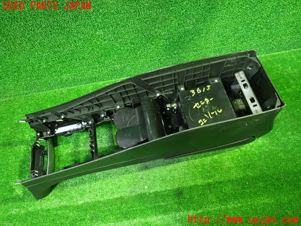 1UPJ-9236157540]スカイライン(V36)センターコンソール 中古_4