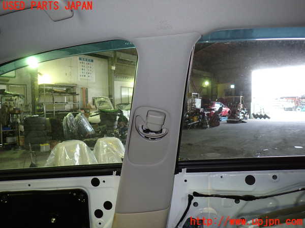 1UPJ-9236157665]スカイライン(V36)右センターピラートリム 中古_2