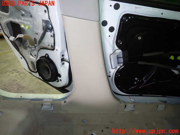 1UPJ-9236157670]スカイライン(V36)左センターピラートリム 中古_3