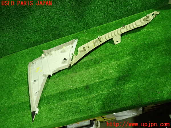 1UPJ-9236157675]スカイライン(V36)右リアピラートリム 中古_4