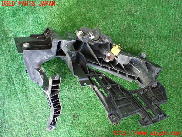 1UPJ-9236161142]アウディ・Q5(8RCDNF)左ヘッドライトリム 中古_2