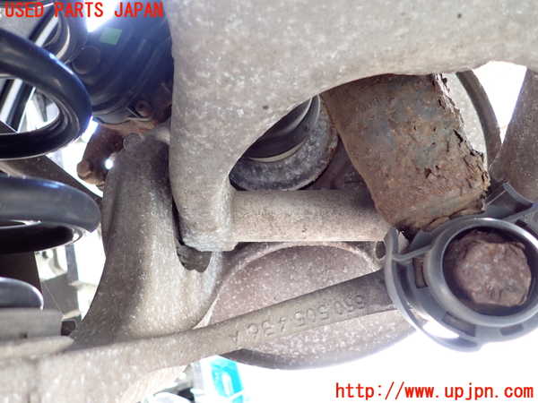 1UPJ-9236164300]アウディ・Q5(8RCDNF)右リアナックルハブ 中古_3