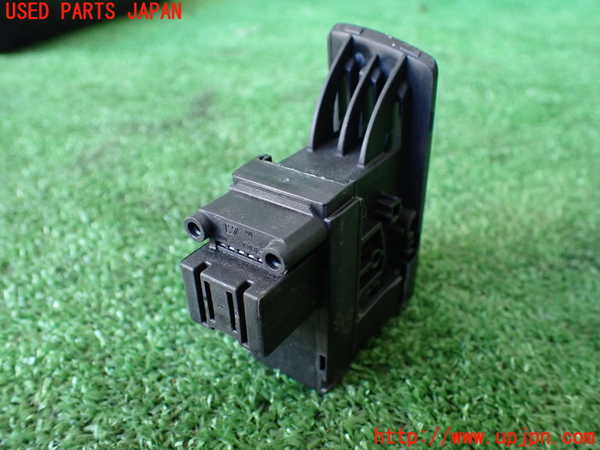 1UPJ-9236166307]アウディ・Q5(8RCDNF)スイッチ2 (SIDE VIEW) 中古_2