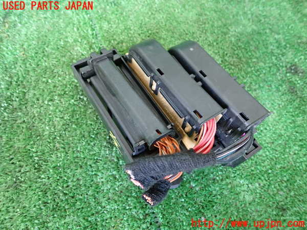 1UPJ-9236166742]アウディ・Q5(8RCDNF)ヒューズボックス2 中古_2