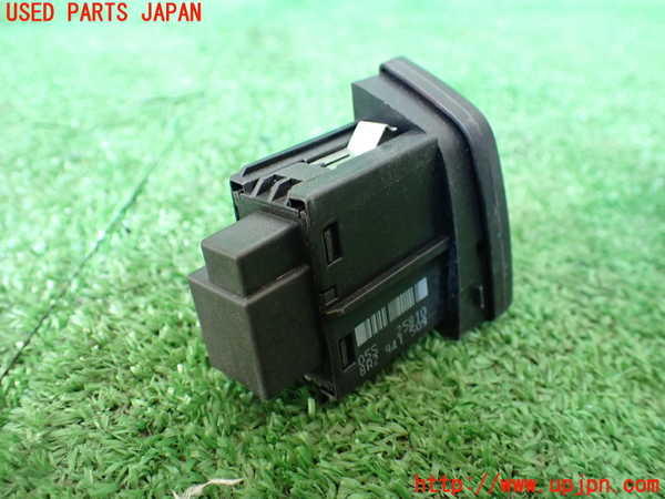 1UPJ-9236166290]アウディ・Q5(8RCDNF)ハザードスイッチ 中古_2