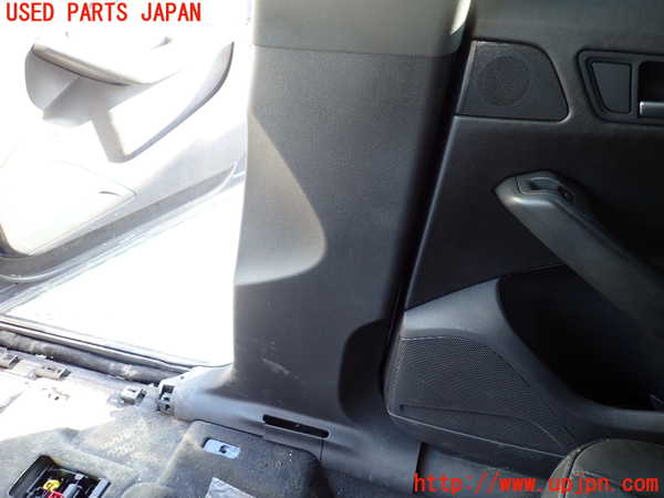 1UPJ-9236167665]アウディ・Q5(8RCDNF)右センターピラートリム 中古_3