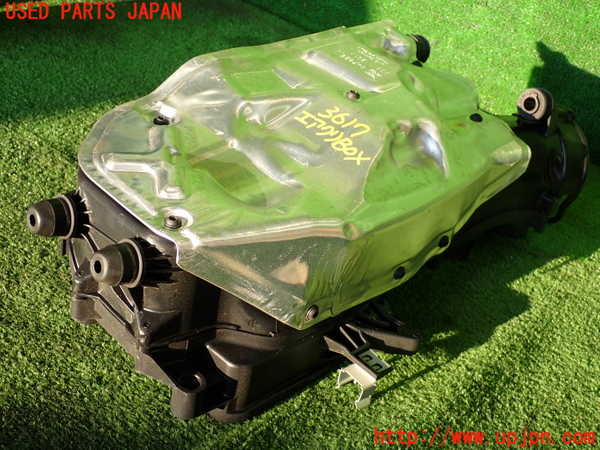 2UPJ-9236172560]ベンツ C220 d W205(205004)エアクリーナーボックス 中古_2