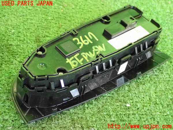 2UPJ-9236176240]ベンツ C220 d W205(205004)右前パワーウィンドウスイッチ 中古_2