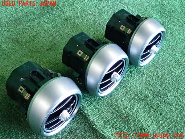 2UPJ-9236177528]ベンツ C220 d W205(205004)エアコン吹き出し口3(真中) 中古_2