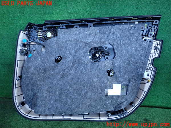 2UPJ-9236171264]ベンツ C220 d W205(205004)左前ドア内張り 中古_4