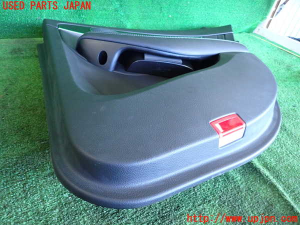 2UPJ-9236171294]ベンツ C220 d W205(205004)右後ドア内張り 中古_3