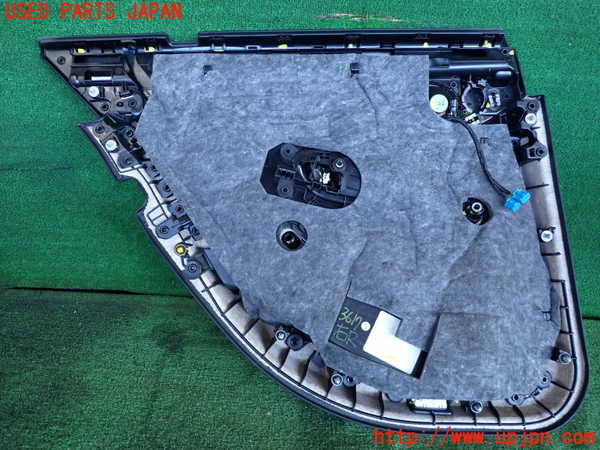 2UPJ-9236171294]ベンツ C220 d W205(205004)右後ドア内張り 中古_4