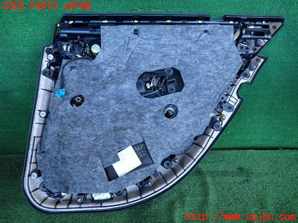 2UPJ-9236171324]ベンツ C220 d W205(205004)左後ドア内張り 中古_4