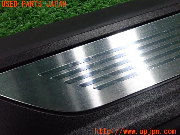 3UPJ=9236180616]BMW M4 クーペ(3C30 F82)純正 893801810 スカッフプレート 中古_3