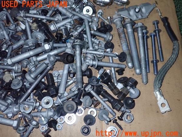 3UPJ=9236180720]BMW M4 クーペ(3C30 F82)ネジ・ナット・ステー類 セット ジャンク_3