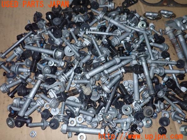 3UPJ=9236180720]BMW M4 クーペ(3C30 F82)ネジ・ナット・ステー類 セット ジャンク_4