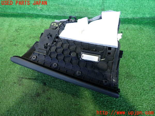 2UPJ-9236187516]BMW M4 クーペ(3C30)(F82)グローブボックス1 中古_2
