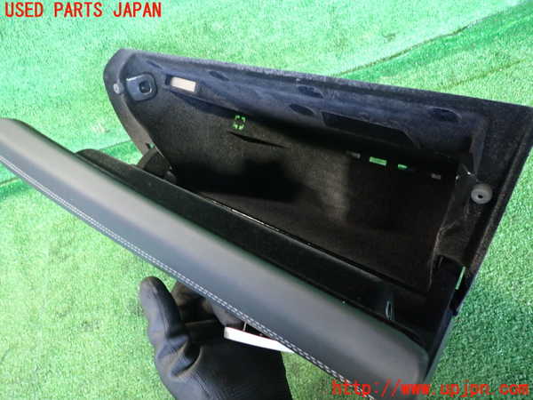 2UPJ-9236187516]BMW M4 クーペ(3C30)(F82)グローブボックス1 中古_3