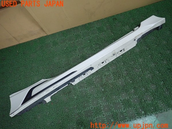 3UPJ=9236190025]GR86(BRZ)RZ(ZN8 A型)純正オプション 右 サイドステップ GR サイドスカート 中古_2