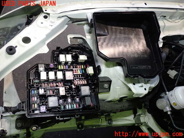 2UPJ-9236196741]GR86(BRZ)(ZN8)ヒューズボックス1 中古_3