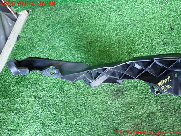 2UPJ-9236201142]BMW 320i ツーリング E91(US20)左ヘッドライトリム 中古_3