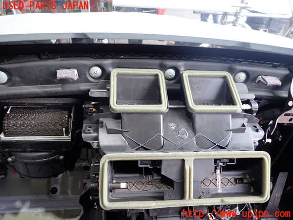 2UPJ-9236206081]BMW 320i ツーリング E91(US20)エバポレーター1 中古_4