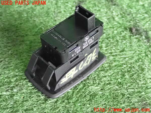 2UPJ-9236206245]BMW 320i ツーリング E91(US20)左前パワーウィンドウスイッチ 中古_2