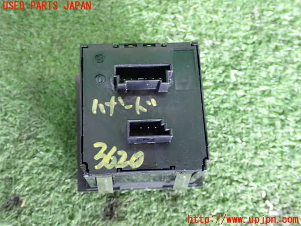 2UPJ-9236206290]BMW 320i ツーリング E91(US20)ハザードスイッチ 中古_2