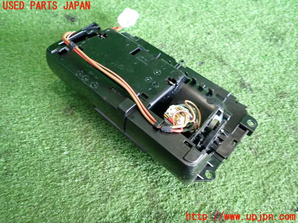 2UPJ-9236207821]BMW 320i ツーリング E91(US20)灰皿1 中古_2